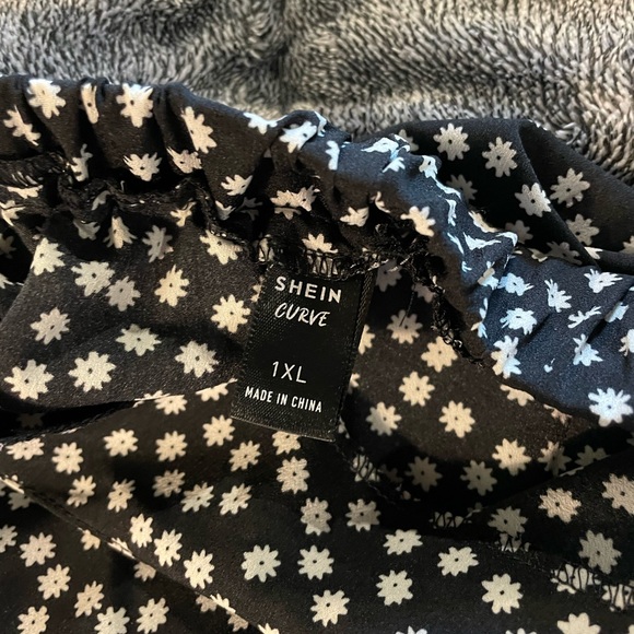 SHEIN xl daisy skirt - Picture 2 of 2